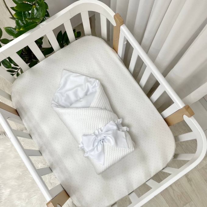 Paturica bebe din satin si material tricotat cu pilota si fundita, alb (4)